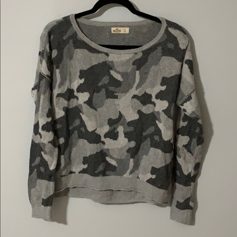HOLLISTER camo sweater!!